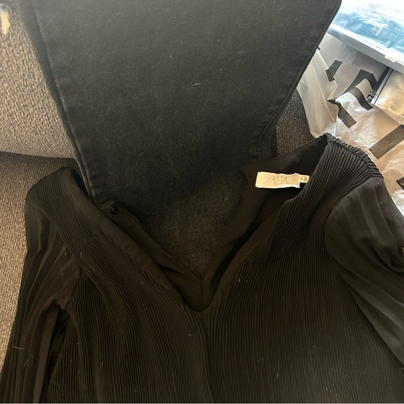 😍ASTR! pleated blk romper playsuit size med NWOT - Picture 3 of 6